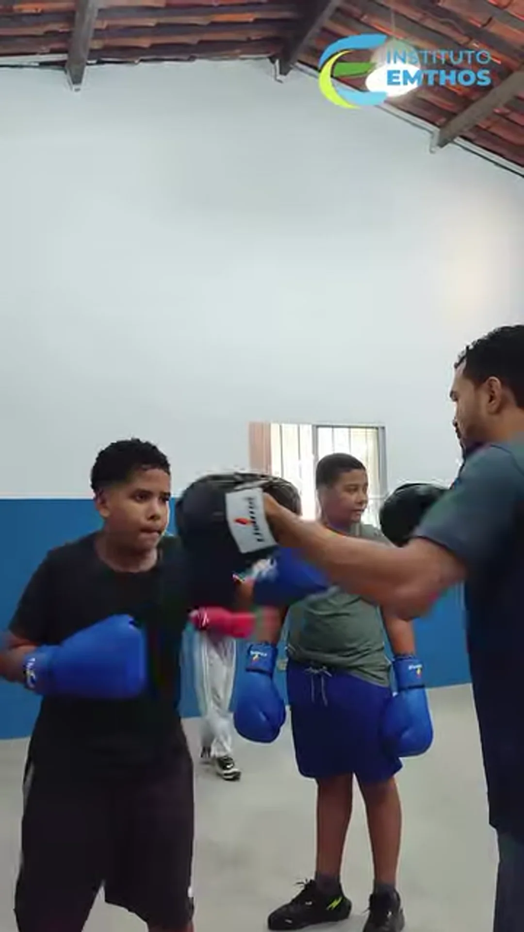 Treino de boxe do Instituto Emthos